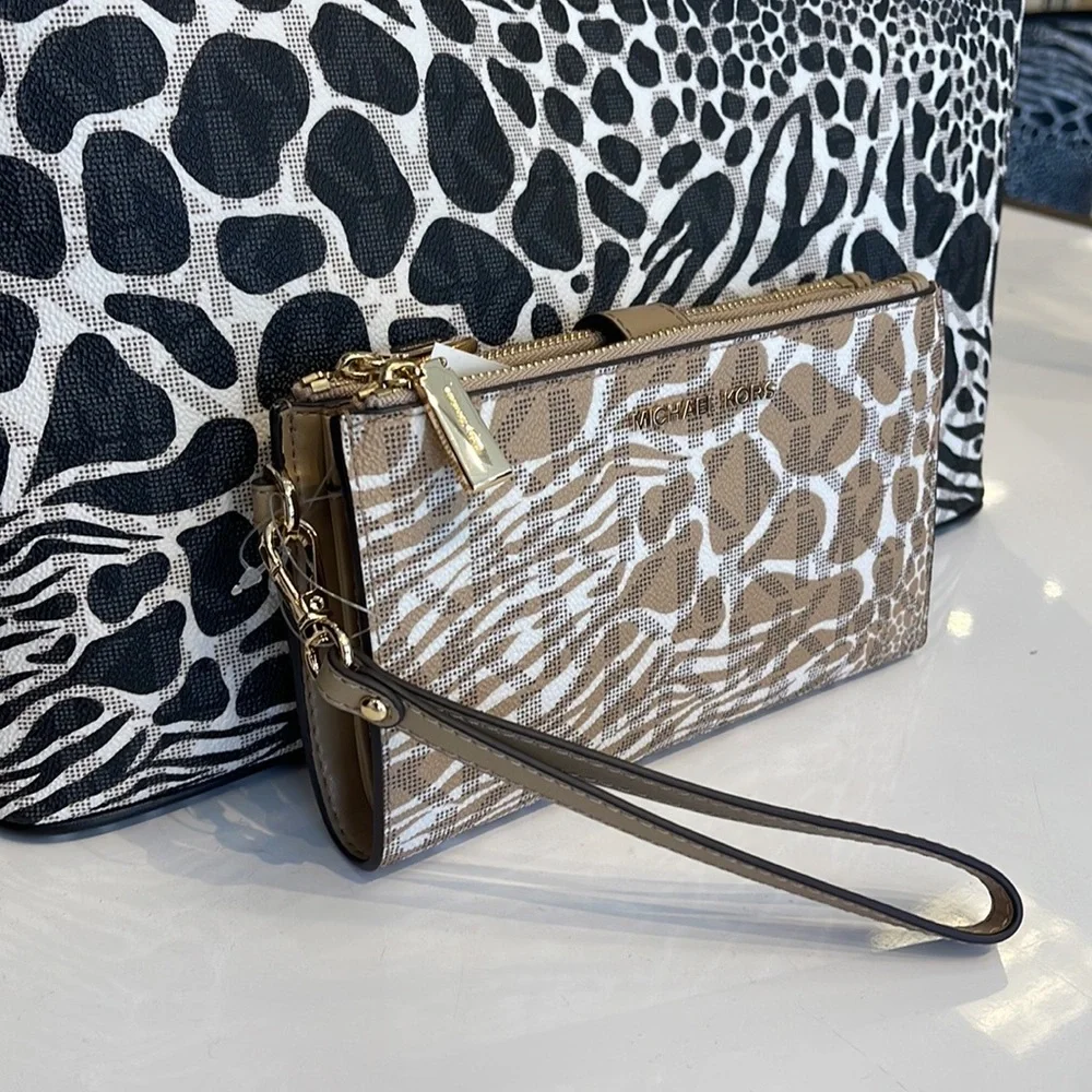 MICHAEL KORS LARGE DOUBLE ZIP WRISTLET WALLET PHONE CASE CLUTCH  Camel Multi